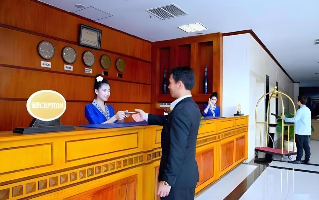 Vientiane Plaza Hotel Bagian luar foto