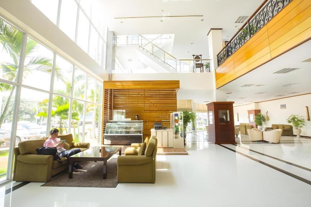 Vientiane Plaza Hotel Bagian luar foto